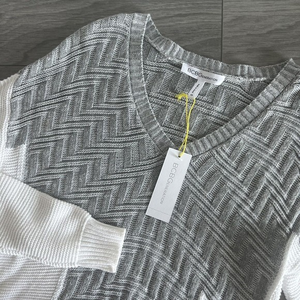 BCBGeneration Gray White V Neck Cotton Knit Sweater Size‎ XS